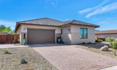 Main picture of 2041 E Fallen Leaf Ln