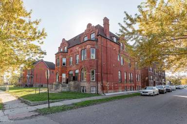 Main picture of 3143 Trumbull St