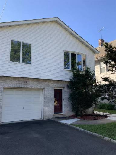 Main picture of 680 Bloomfield Ave