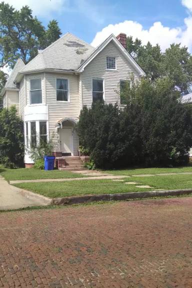 Main picture of 878 W William St