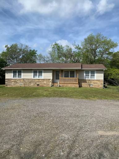 Main picture of 600 S Pocola Blvd
