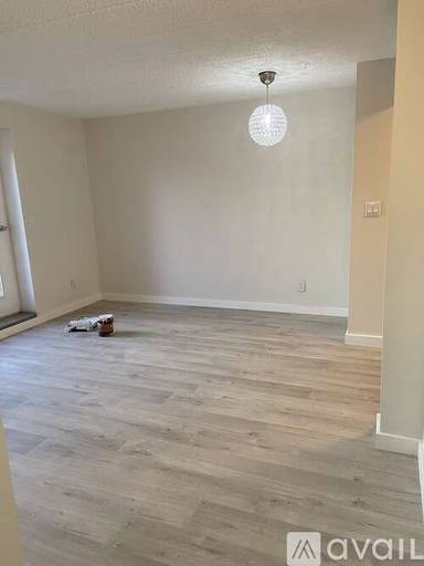 Main picture of 999 Forest Ave