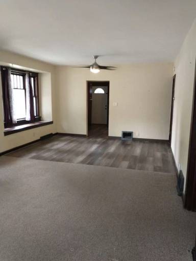 Main picture of 903 W Winnebago St