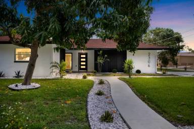 Main picture of 2306 S San Jose Cir