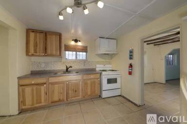 Main picture of 1506 Edith Blvd NE