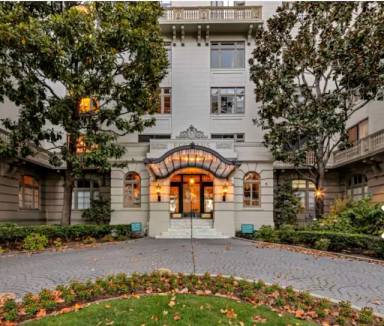 Main picture of 200 Lakeside Dr