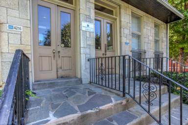 Main picture of 4218 Walnut St