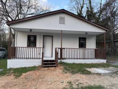 Main picture of 549 Straight St