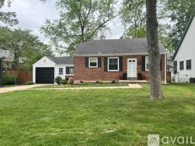 Main picture of 320 Fairway Ln