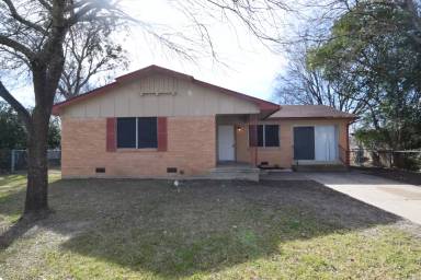 Main picture of 912 Chalk St