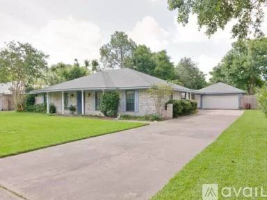 Main picture of 211 W Sherwood Dr