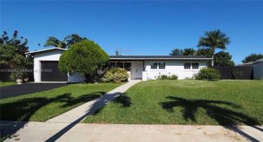 Main picture of 11041 NW 21st St