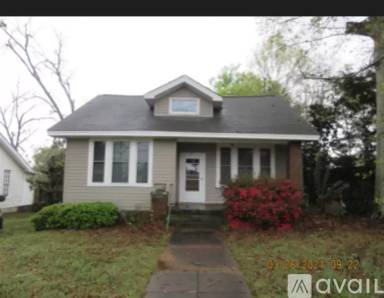 Main picture of 709 E Elm St
