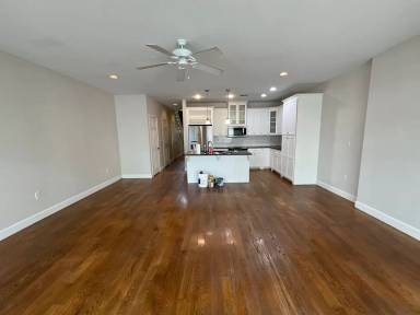 Main picture of 204 W Price St