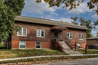 Main picture of 2910 Dudley St