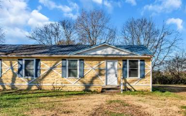 Main picture of 105 Hubert Dr