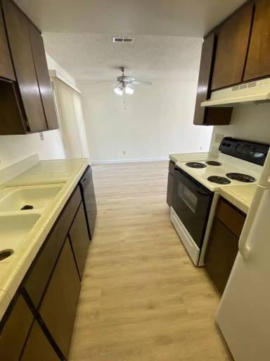 Main picture of 2440 Cochran Rd