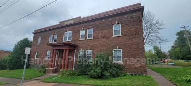 Main picture of 305 E 12th St