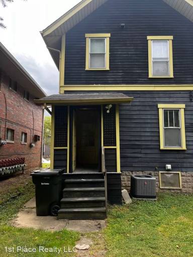 Main picture of 106 W Oakland Ave