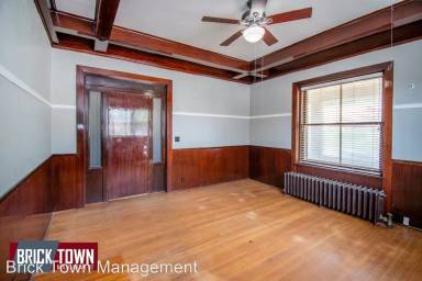 Main picture of 101 S 38th Ave