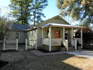 Main picture of 209 Clear Water St E