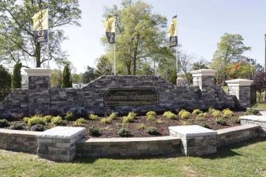Main picture of Hawk's Landing