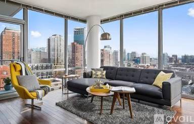 Main picture of 710 S Clark St