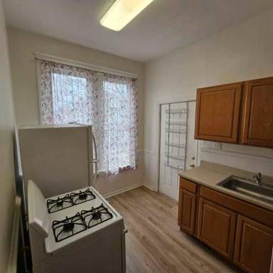 Main picture of 110 California Ave