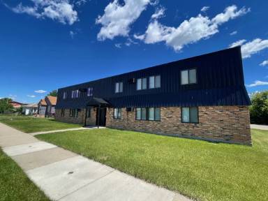 Main picture of 828 3rd Ave W