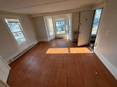 Main picture of 124 N Main St