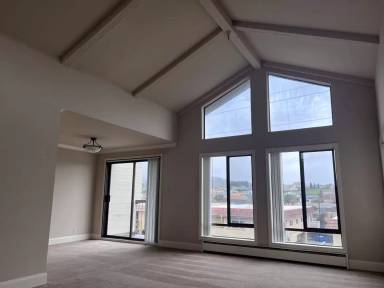 Main picture of 500 Poplar Ave
