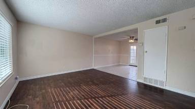 Main picture of 1029 Clark St