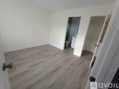 Main picture of 871 E Franklin Ave
