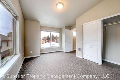 Main picture of 728 NW Newport Ave