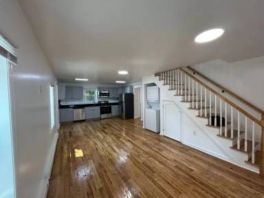 Main picture of 1300 Heck Ave