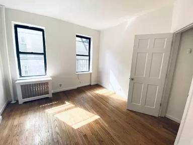 Main picture of 124 Macdougal St