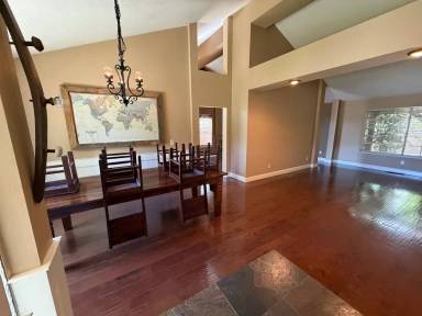 Main picture of 2461 Bay Hill Cir