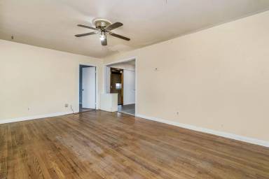 Main picture of 3609 S Travis St