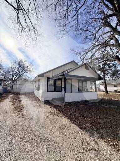 Main picture of 1613 W Maple Ave
