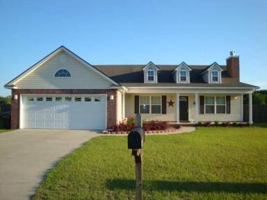 Main picture of 180 Oak St
