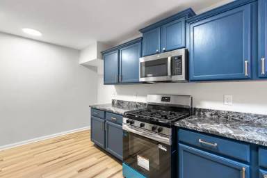 Main picture of 139 N Montford Ave