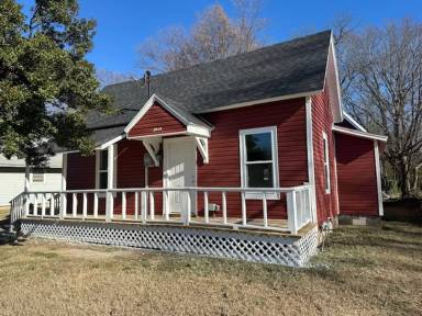 Main picture of 1010 N Dickerson Ave