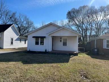 Main picture of 806 Halsey Ave NE