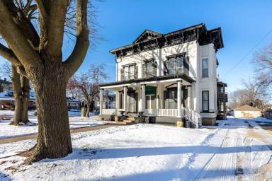 Main picture of 718 W Stephenson St