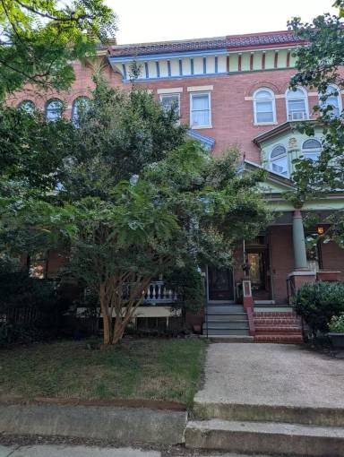 Main picture of 2713 N Calvert St