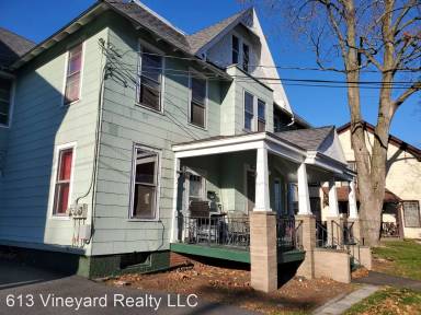 Main picture of 111 Vineyard Ave
