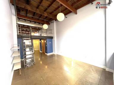 Main picture of 3059 N Weil St