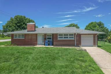 Main picture of 2401 Willow Dr