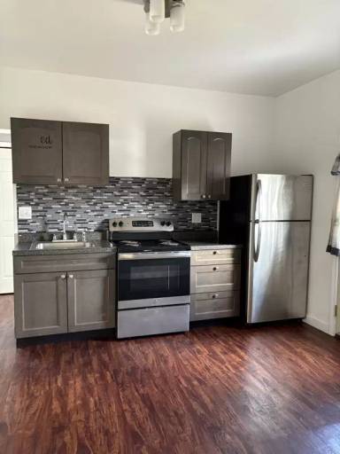 Main picture of 225 W Madison St