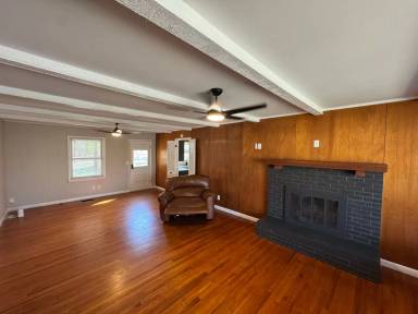 Main picture of 119 W Miller St